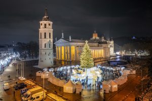 Lietuvių šventinės nuotaikos: vieni liūdi dėl tuščių banko sąskaitų, kiti džiaugiasi sugrįžę namo