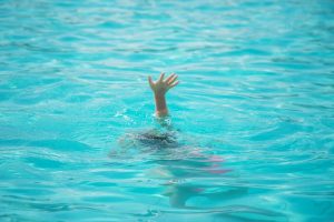 Tragedija „Impuls“ baseine: dėl nuskendusio 7-mečio kalta pripažinta sporto klubo direktorė