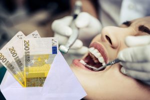Galutinis teismo verdiktas: Kauno odontologė kalta dėl kyšininkavimo
