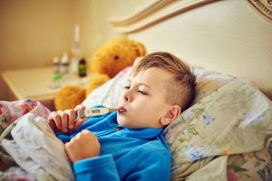Medikė siūlo nepanikuoti vaikui susirgus: karščiavimas nėra jau toks baisus dalykas