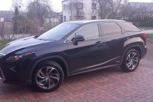 Rugsėjo 1-oji apkarto: pavogtas prie pakaunės gimnazijos paliktas „Lexus“