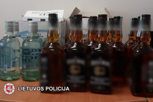 Jonavos rajone likviduotas nelegalaus alkoholio sandėlis
