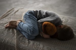 Skambina pavojaus varpais dėl vaikų: kalba apie savižudybes, save žaloja