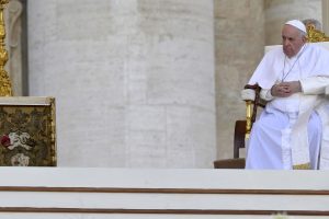 Popiežius paneigė spėliones, kad rengiasi atsistatydinti