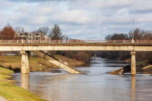 Tiltų griūtis Lietuvoje – logiška ir neišvengiama