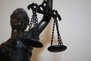 Baudžiamoje byloje teisiamos „Stategos“ ginčas dėl eksporto licencijos nebaigtas