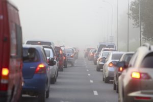 Pietvakarių Lietuvoje eismo sąlygas vietomis sunkina rūkas