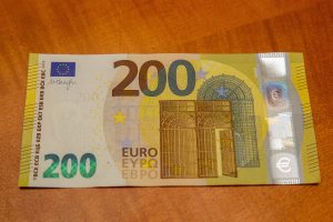 Policininkus bandė papirkti neblaivus vairuotojas: pasiūlė 200 eurų kyšį