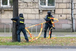 Per šaudynes savimi žmogų pridengęs policininkas grįžta į tarnybą