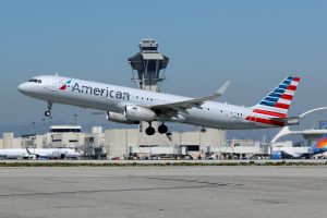 Britanijoje suimtas galimai neblaivus „American Airlines“ pilotas