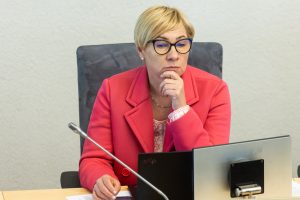 J. Šiugždinienė teigia įteikusi premjerei atsistatydinimo pareiškimą