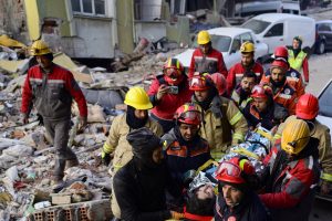 Žemės drebėjimo Turkijoje ir Sirijoje aukų skaičius viršijo 33 tūkst.