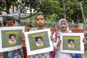 Bangladeše dėl 19-metės sudeginimo mirti nuteista 16 asmenų
