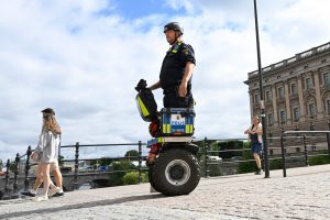 Ministerija rekomenduoja imtis atsargumo priemonių vykstant į Švediją