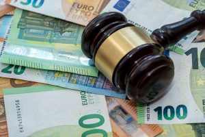 Buvęs Plungės ligoninės specialistas už kyšininkavimą nubaustas 7 tūkst. eurų bauda