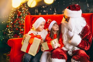 Stresas dėl dovanų: kaip elgtis su vaikų kalėdiniais norais?