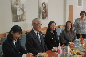 Klaipėdos pedagoginėje psichologinėje tarnyboje viešėjo Japonijos ambasadorius