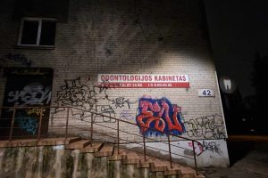Kova su grafitininkais Debreceno kvartale – lyg su vėjo malūnais