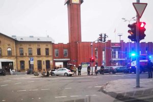 Avarija Klaipėdoje: automobiliai ištaškė gėlines