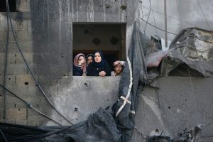 „Hamas“: per Izraelio smūgius Gazos Ruožo pabėgėlių stovykloje žuvo 195 žmonės