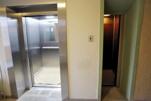 Šiuolaikiniai liftai sename daugiabutyje: modernūs, patogūs ir saugūs