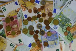 Europos Centrinio Banko palūkanų normų didinimas: penki klausimai ir atsakymai