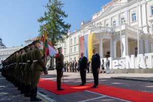 A. Anušauskas su Vengrijos gynybos ministru aptarė paramą Ukrainai, NATO sprendimus