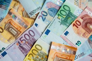 Planuojama iki 2024 metų atnaujinti eurų banknotų dizainą