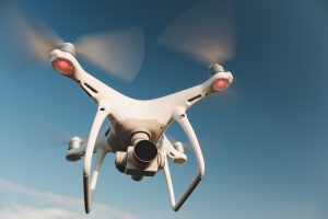 Klaipėdiečiai sunerimę: virš miesto sklando dronai