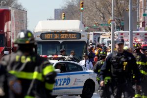 Niujorko metropoliteno stotyje per šaudymą sužeista 16 žmonių, įtariamasis ieškomas 