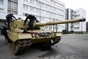 Žiniasklaida: Vokietija atsiųs Ukrainai tankų „Leopard“