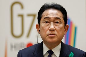 Žiniasklaida: Japonijos premjeras atleis svarbius ministrus dėl kaltinimų korupcija