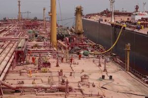 JT baigė šalinti naftą iš prie Jemeno krantų įstrigusio tanklaivio