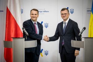 Ukraina tikisi, kad Lenkijos vežėjų blokada prie bendros šalių sienos greitai baigsis