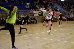 Lietuvos moterų rankinio čempionato finalą įtikinama pergalę pradėjo favoritės
