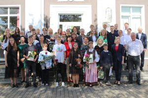 Apdovanoti geriausių rezultatų pasiekę Klaipėdos rajono mokiniai ir juos rengę mokytojai