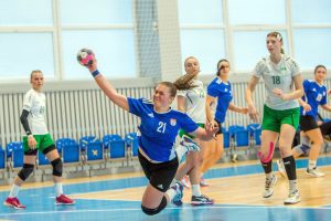 Neklumpančios Lietuvos rankinio čempionato lyderės iškovojo septintą pergalę iš eilės