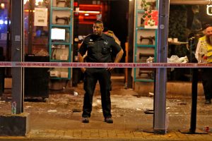 Tel Avive per ataką žuvo mažiausiai du žmonės, aštuoni sužeisti