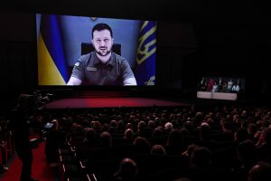 V. Zelenskis vaizdo ryšiu kreipėsi per Kanų kino festivalio atidarymo ceremoniją 