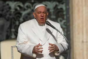 Popiežius Pranciškus ragina Europą gelbėti migrantus jūroje