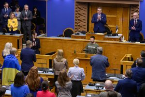 V. Zelenskis Estijos parlamente dėkojo už paramą laisvei