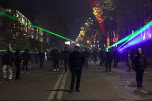 Tūkstančiai žmonių susirinko prie Sakartvelo parlamento dalyvauti naujame proeuropietiškame proteste