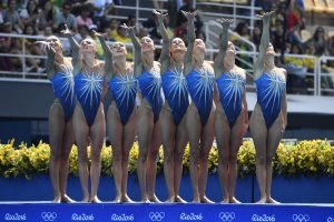 Olimpinių žaidynių moterų sinchroninio plaukimo komandines varžybas laimėjo rusės