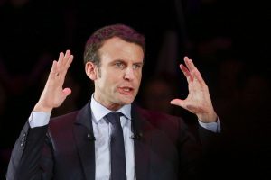 E. Macronas ragina Prancūzijos parlamentarus susitarti dėl plačios koalicijos
