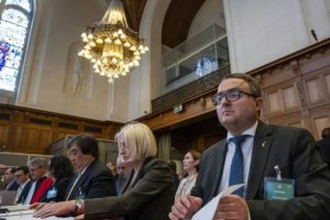 Ukraina ragina TTT įpareigoti Rusiją atlyginti žalą už sukeltą karą