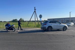 Pakaunėje – skaudi motociklo ir „Audi“ akistata (papildyta)