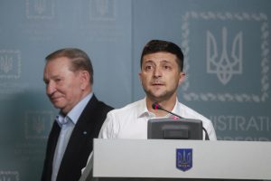 Lenkų žiniasklaida: Ukraina rizikuoja nusileisti Donbase ir nieko negauti mainais