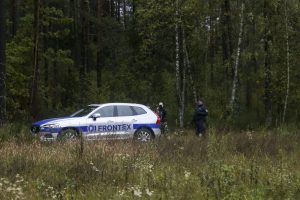 Į Lietuvą neleista patekti 91 migrantui, Baltarusijos sienos pusėje iššautos signalinės raketos