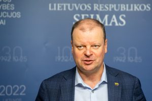 Lietuvos pasitraukimu iš 17+1 formato besipiktinusi opozicija estų ir latvių sprendimo nesureikšmina