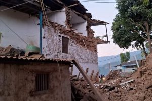 Nepale per žemės drebėjimą žuvo mažiausiai 157 žmonės